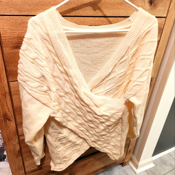 Sweaters - Womens plus size criss-cross knit sweater